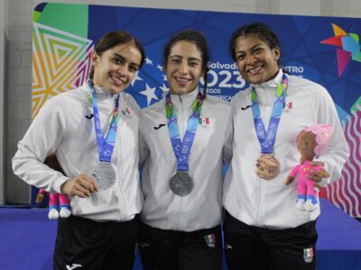 Regresan luchadoras queretanas con medallas centroamericanas