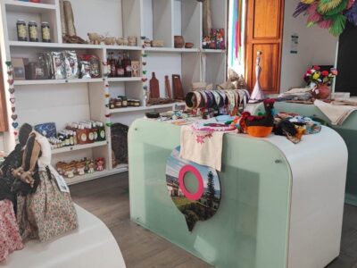 Artesanos de Jalpan exponen productos en punto México
