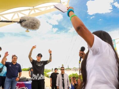 Jóvenes de Talento por el Barrio se reúnen con el rapero Toser One