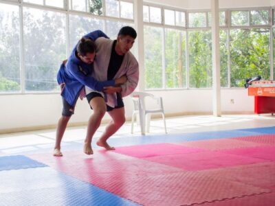 Estudiante FI UAQ vuelve a conquistar preseas en Sambo y Judo