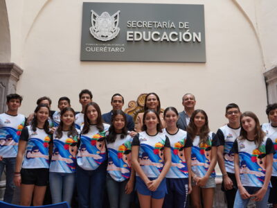 Abanderan a delegación de nadadores rumbo al encuentro cultural y deportivo en Río de Janeiro
