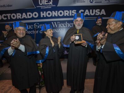 Entrega rector de UTEQ doctorado honoris causa a Enrique Graue