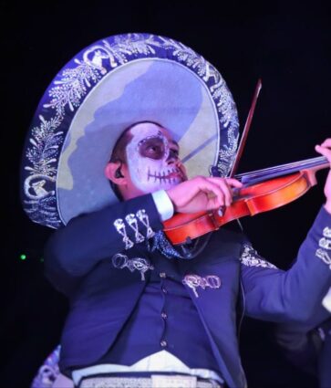 Asistentes al Festival Huesos y Tradiciones de Corregidora disfrutaron del El Mariachi “Alma de Juárez” y de la Orquesta de Juan Gabriel