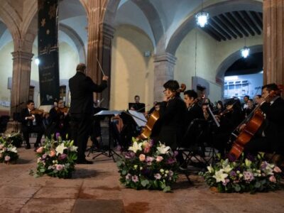Celebra UAQ tradicional Concierto Navideño, con la Orquesta de Cámara
