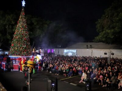Familias de Corregidora presenciaron el encendido del Tradicional Árbol de Navidad