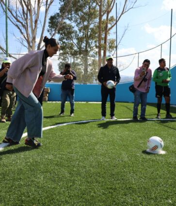 Entregan cancha de futbol rápido y material deportivo en Tolimán