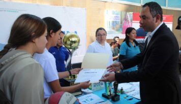 Celebran jóvenes la 3era edición de la Feria Vocacional 2024 en el Gómez Morin
