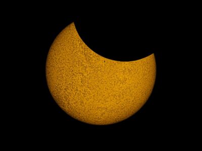 Emite SEDEQ recomendaciones para presenciar el eclipse solar